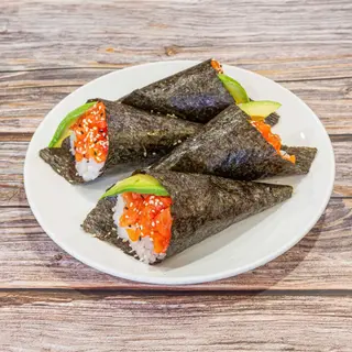 A17. Temaki de Salmão / 4 Peças