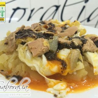 Huevos Rotos con Foie, Trufa y Patatas a lo Pobre