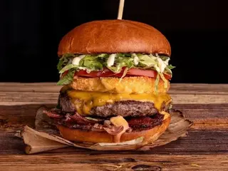 Mega cheese burger