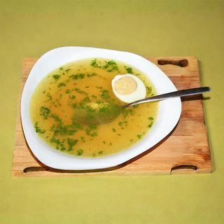 Бульон курячий з яйцем