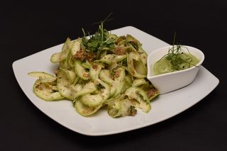 Tagliatele din dovlecel cu sos