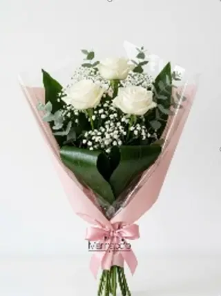 3 rose bianche