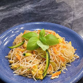 R9. Spaghetti di riso verdure