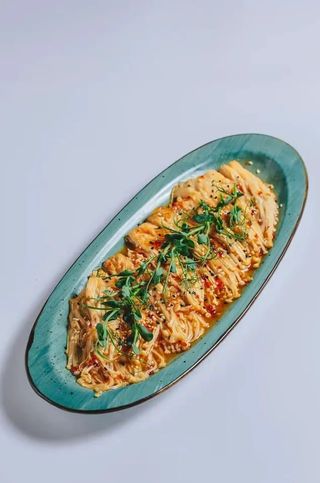 Эноки в сладко-остром соусе