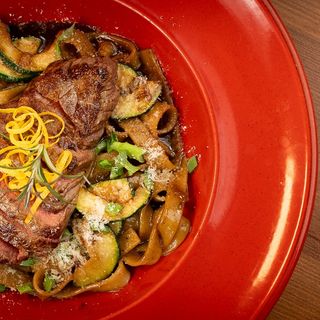 Tagiatelle z wołowiną 