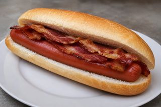 Bocadillo De Frankfurt Con Bacon