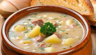 Ciorba de cartofi cu afumatura