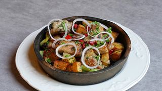 ოჯახური ღორის ხორცით