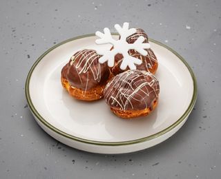Profiterol cu cremă de vanilie