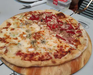 Pizza 4 Quesos (30 Cm.)