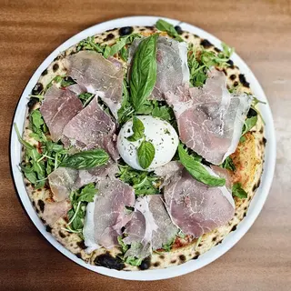 Pizza de Burrata, Prosciutto e Rucola