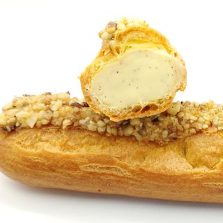 Ecler cu crema de vanilie Bourbon si nuca caramelizata