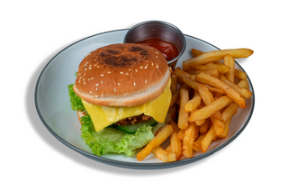 Рибний бургер з картоплею фрі