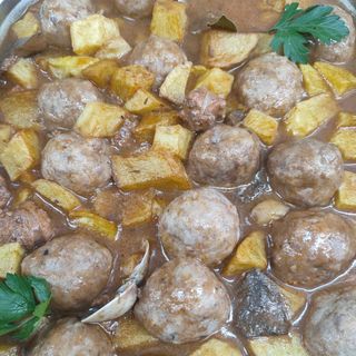 Albóndigas en salsa
