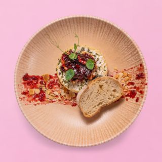 Камембер със сладко от люти чушки