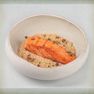 Лосось на гриле с птитимом и соусом "Мансини" (260 гр.)