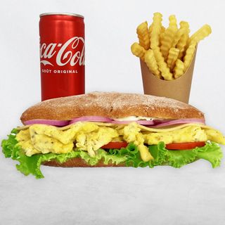 Sandwich Oeufs Brouillés + frites + Boissons.