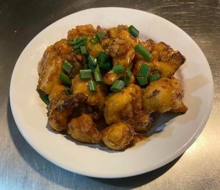 Pollo Crujiente Con Salsa Agripicante