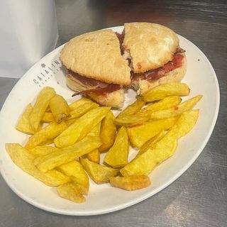 Mollete Pepito De Ternera Al Ajillo