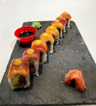 Uramaki Rainbow (8 Uds.)