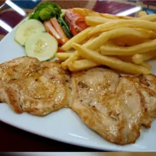 Plato De Pollo A La Plancha Y Huevo