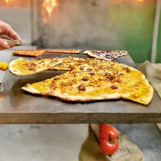 Pizza al taglio zucca e salsiccia