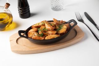 Cartofi wedges cu verdeață și parmezan