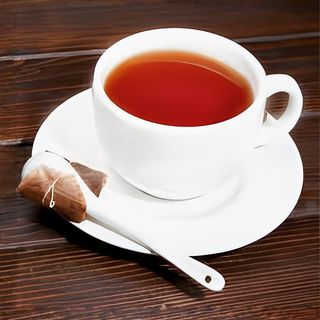 A pot black tea with sugar
