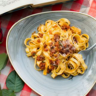 Tagliatelle A La Boloñesa