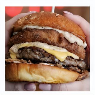 Hambúrguer Nicole (com batata frita)