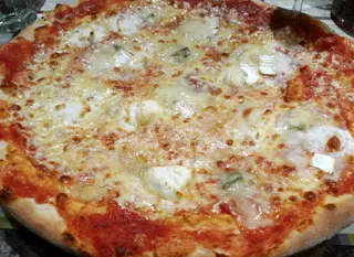 Pizza 4 formaggi