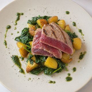 Tuna steak sa krompir salatom