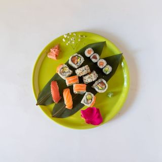 Sushi Bandeja 8 (14 pzs.)