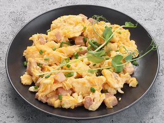 Omlet z kiełbasą Омлет з ковбасою (200g)