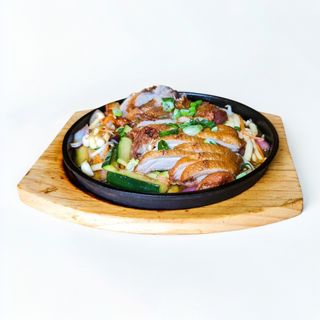 Kaczka na warzywach w sosie sojowo-ostrygowym