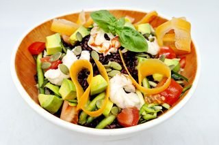 Riso nero gamberi e avocado
