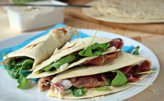 3. Piadina con prosciutto crudo di Parma, scquacquerone e rucola