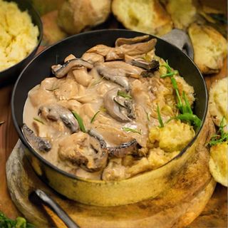 Pileći file u umaku od šampinjona