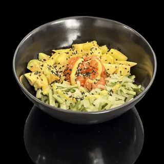 43. Poke De Salmón Con Mango