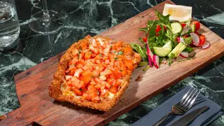 Șnițel de Porc cu Mozzarella și Roșii Proaspete