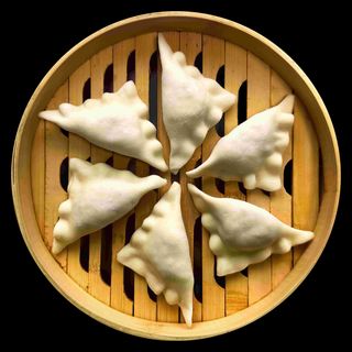 Pierożki z kurczakiem hoisin i pak choyem (8 szt.)