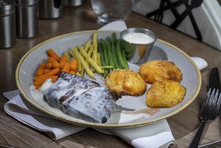 Muschi de vita cu sos gorgonzola