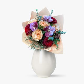 Buchet cu trandafiri rosii si orhidee