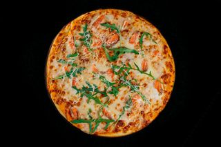 Піца з лососем