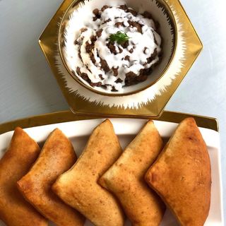 Mbaazi With Mahamri [5 Pieces}