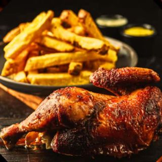 1/2 pollo al carbón + acompañamiento (para 2 personas)