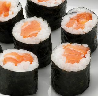 Maki de salmón (4 pzs.)