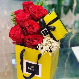 Chocolat Patchi Avec Des Fleurs Rouges