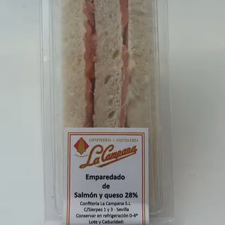 Emparedado Salmón-Queso Fresco