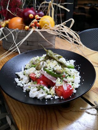 Българска традиционна салата (300г)